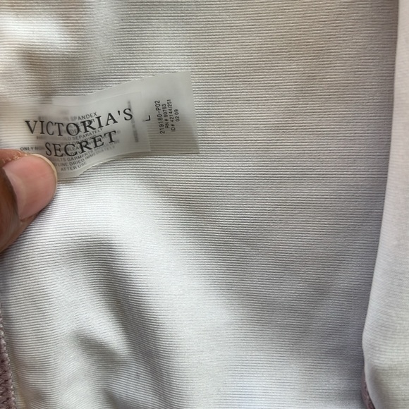 Victoria’s Secret Bikini - Picture 3 of 5